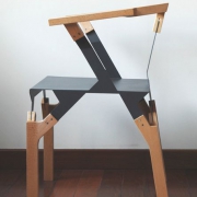 صندلی چوبی و فلزی
